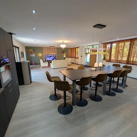 Dom wakacyjny Maison Entiere, 5 Couchages, Avec Grand Espace Salon Cuisine De 80m2 A Quelques Minutes Des Plages De La Dordogne *