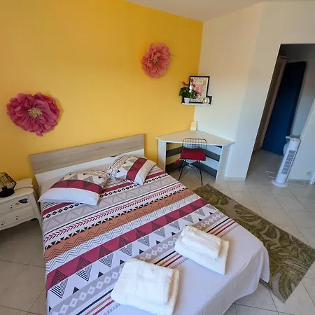Dom wakacyjny Maison Entiere, 5 Couchages, Avec Grand Espace Salon Cuisine De 80m2 A Quelques Minutes Des Plages De La Dordogne Pinsac